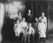 cecilie%20sl%C3%A5ttelit%20med%20mann%20og%20barn